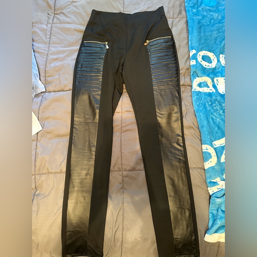 NWT Contrast Panel Zipper Detail Faux Leather Mid Waist Skinny Pants